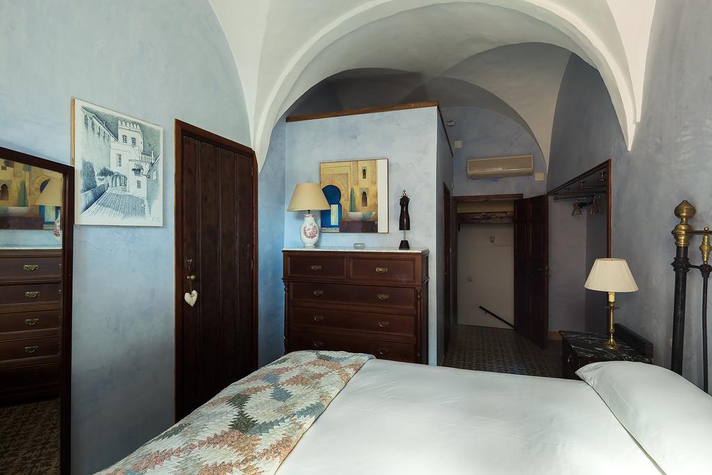 Ferienwohnung Holi-Rent Historic House Next To The Alcazar Sevilla Exterior foto