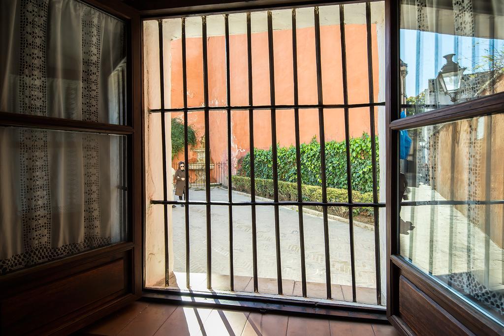 Ferienwohnung Holi-Rent Historic House Next To The Alcazar Sevilla Exterior foto
