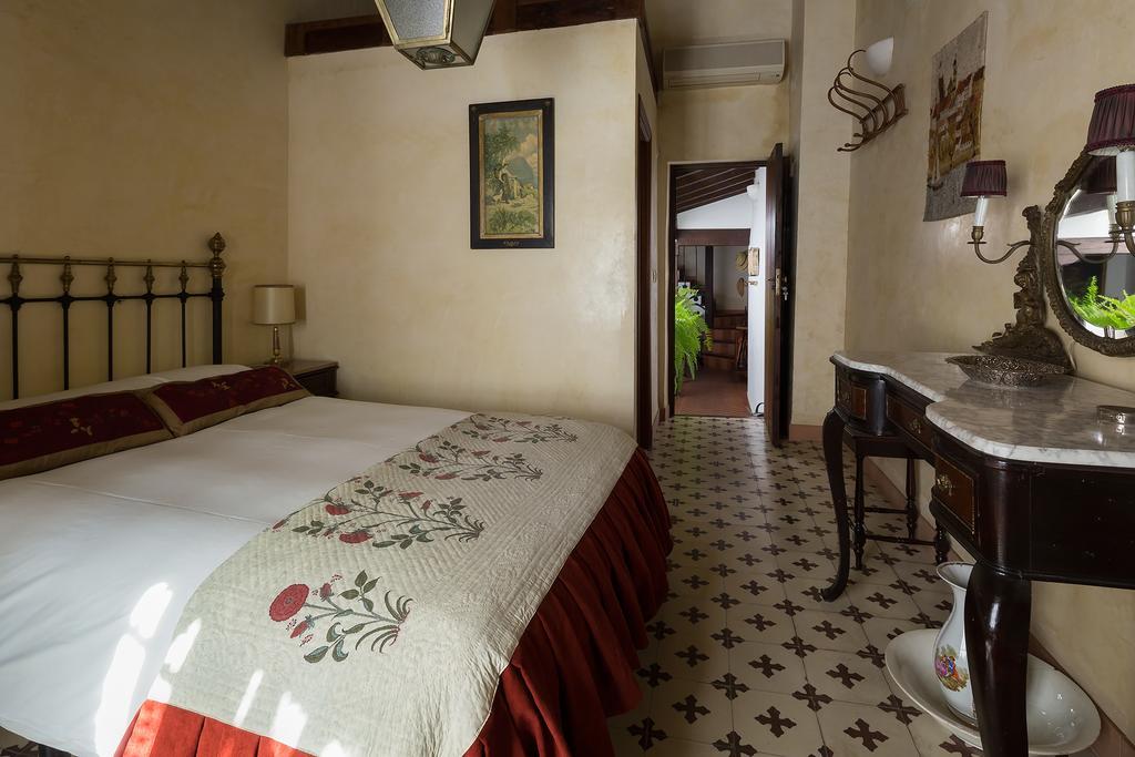 Ferienwohnung Holi-Rent Historic House Next To The Alcazar Sevilla Exterior foto